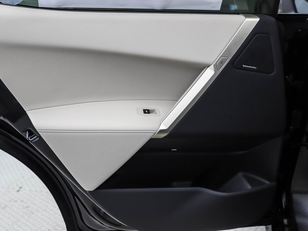 Used 2026 BMW iX xDrive60 w/ Premium Package image 20