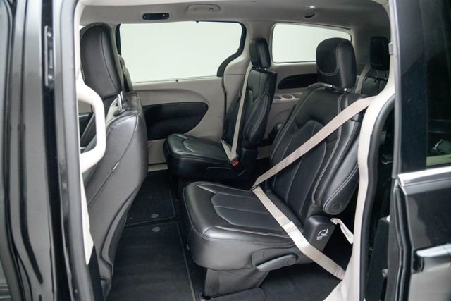 Used 2023 Chrysler Pacifica Touring-L image 24