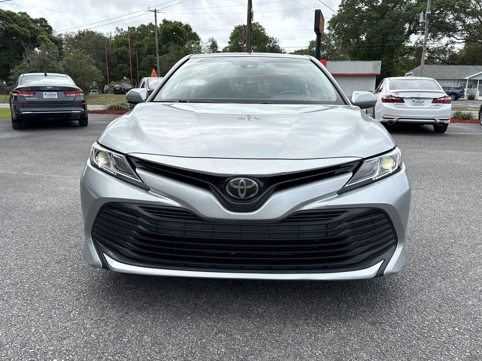 Used 2018 Toyota Camry LE image 8