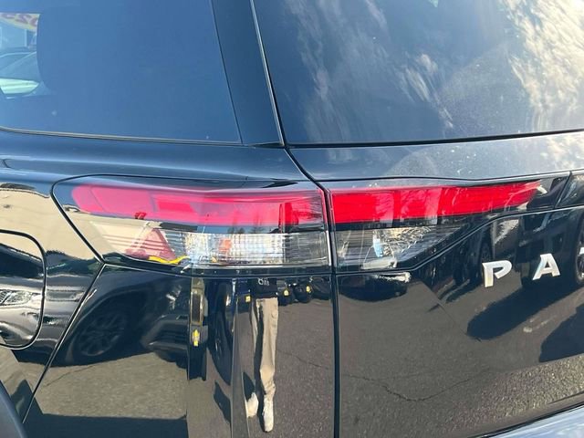 Used 2025 Nissan Pathfinder Platinum w/ Cargo Package AWD/4WD image 9
