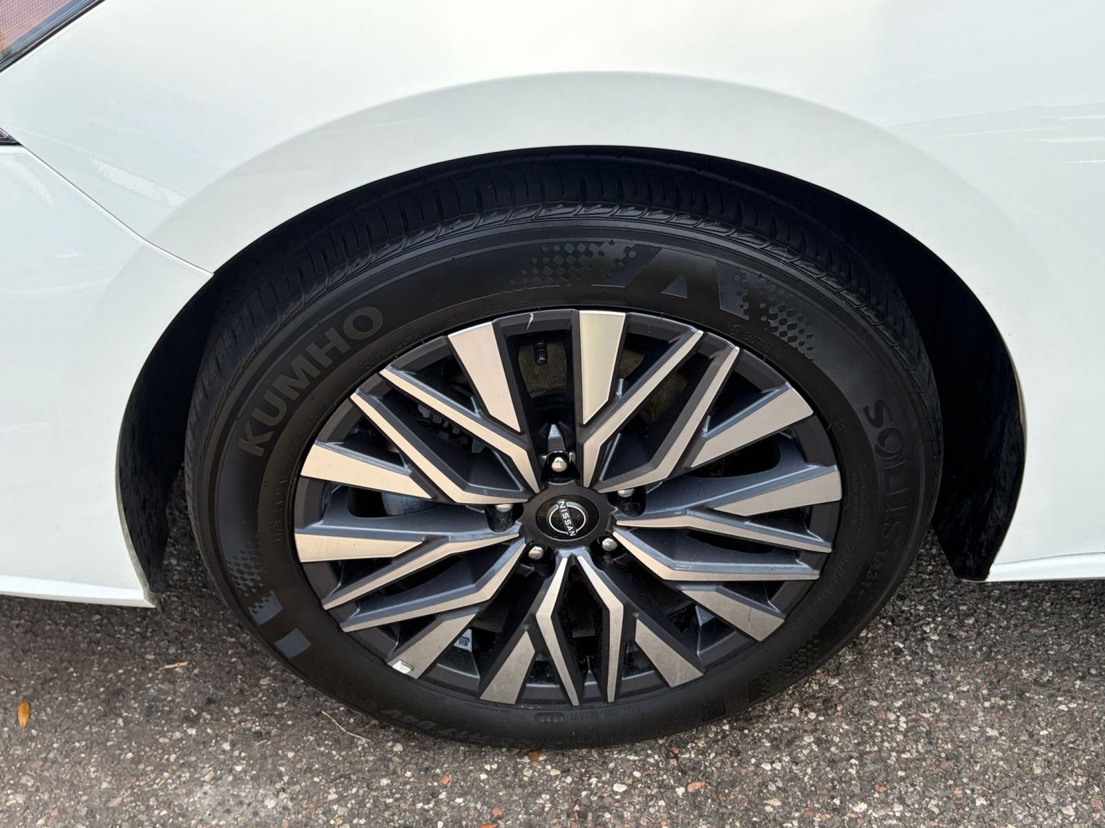 Used 2025 Nissan Altima 2.5 SV FWD image 30