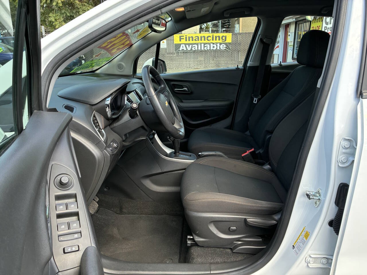 Used 2017 Chevrolet Trax LS FWD image 3