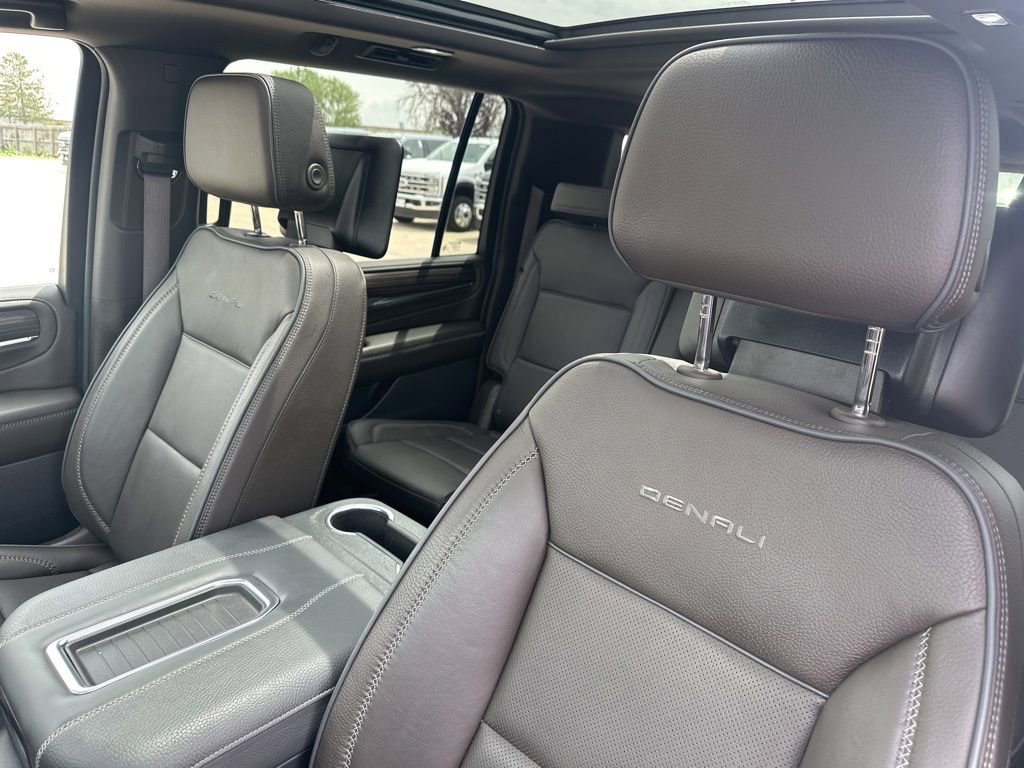 Used 2024 GMC Yukon XL Denali w/ Advanced Technology Package AWD/4WD image 14