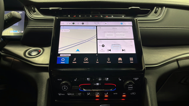 Certified 2024 Jeep Grand Cherokee Limited w/ Luxury Tech Group II AWD/4WD image 13