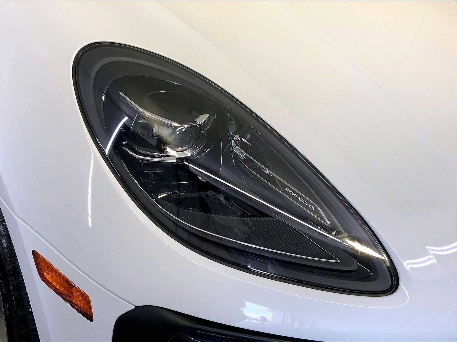 Certified 2026 Porsche Macan AWD/4WD image 12