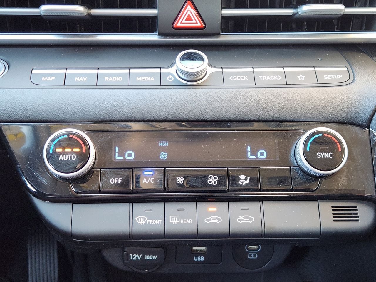 Certified 2024 Hyundai Elantra Blue FWD image 17