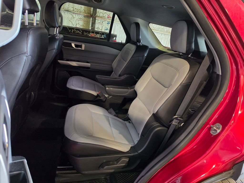 Used 2021 Ford Explorer XLT w/ Equipment Group 202A image 7