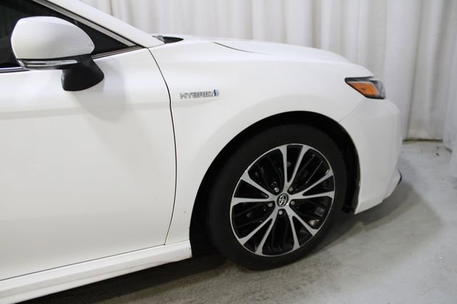 Used 2019 Toyota Camry SE w/ Sunroof Package image 36
