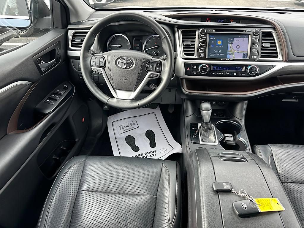 Used 2019 Toyota Highlander Limited Platinum image 21