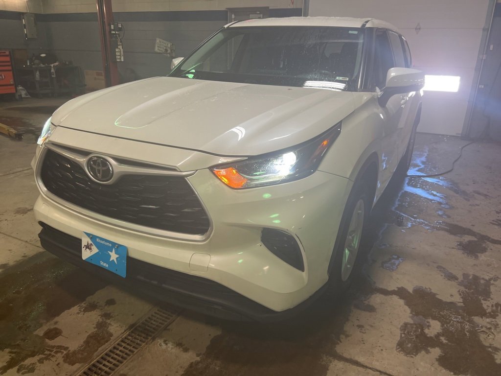 Used 2021 Toyota Highlander L image 1