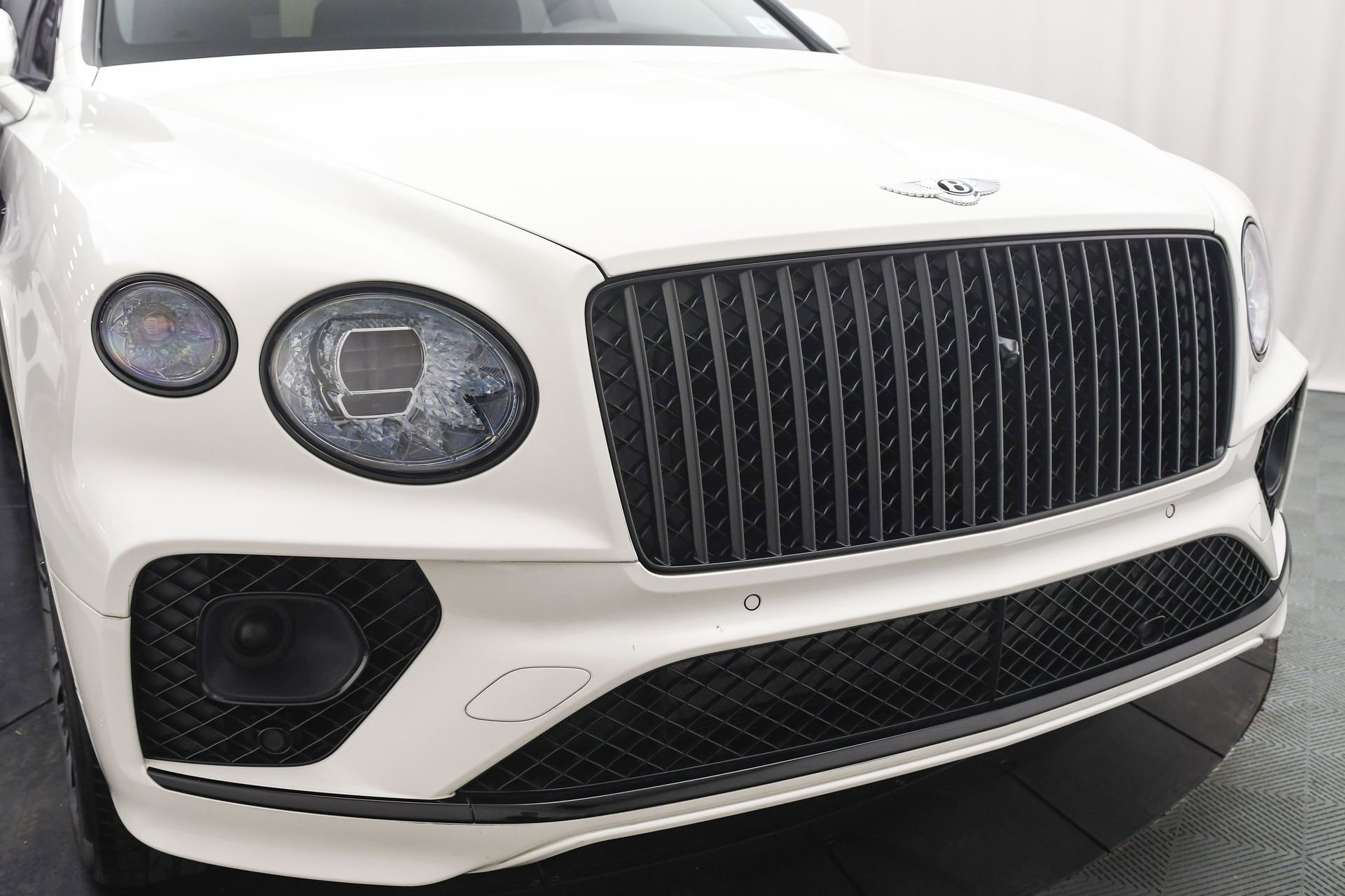 Used 2023 Bentley Bentayga Extended Wheelbase image 27