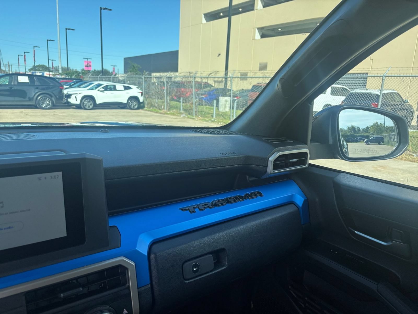 Used 2025 Toyota Tacoma TRD Off-Road AWD/4WD image 32