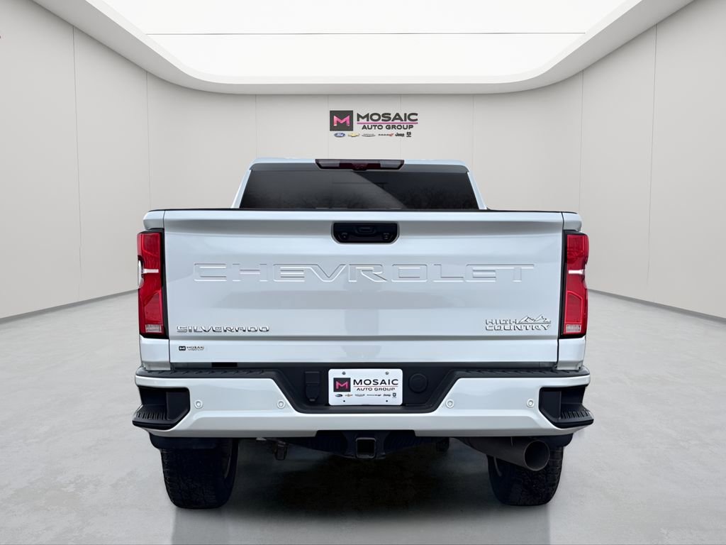 Used 2024 Chevrolet Silverado 3500 High Country w/ High Country Premium Package AWD/4WD image 4