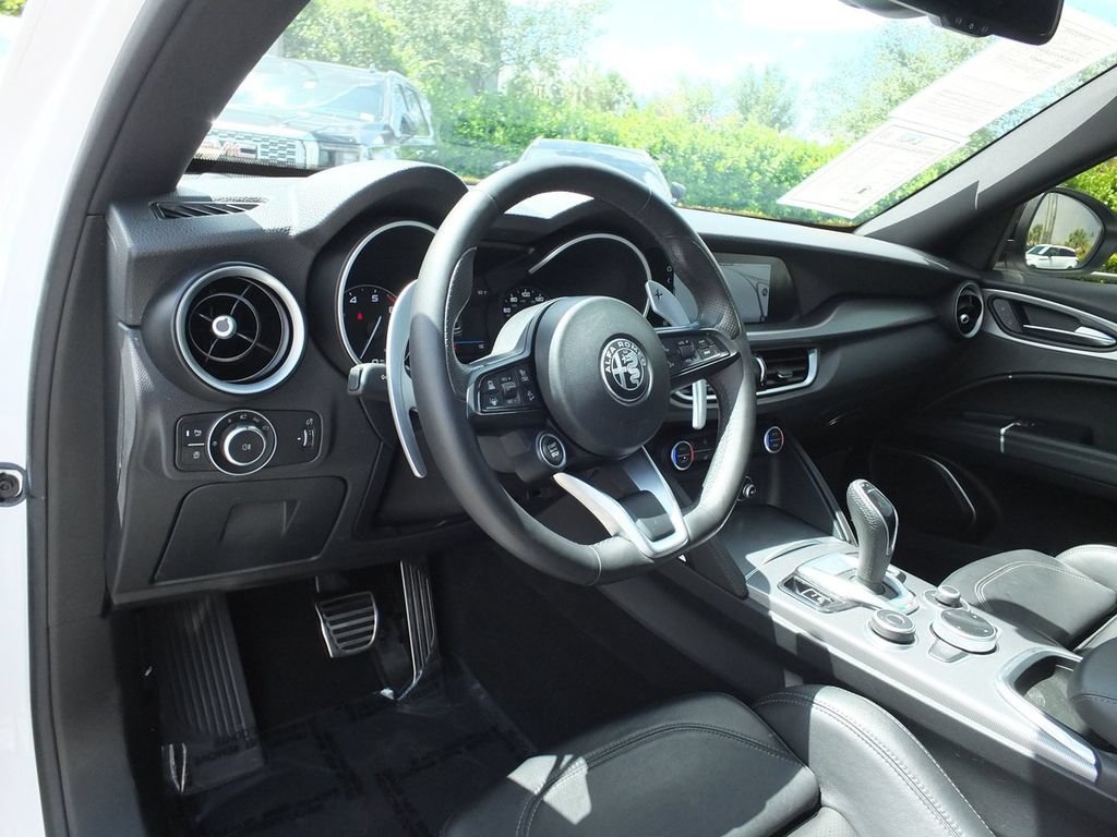 Used 2023 Alfa Romeo Stelvio Veloce AWD/4WD image 26