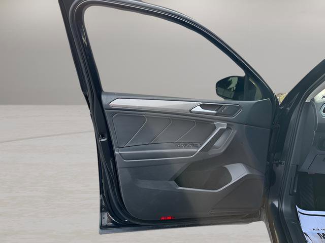 Used 2022 Volkswagen Tiguan SE image 9