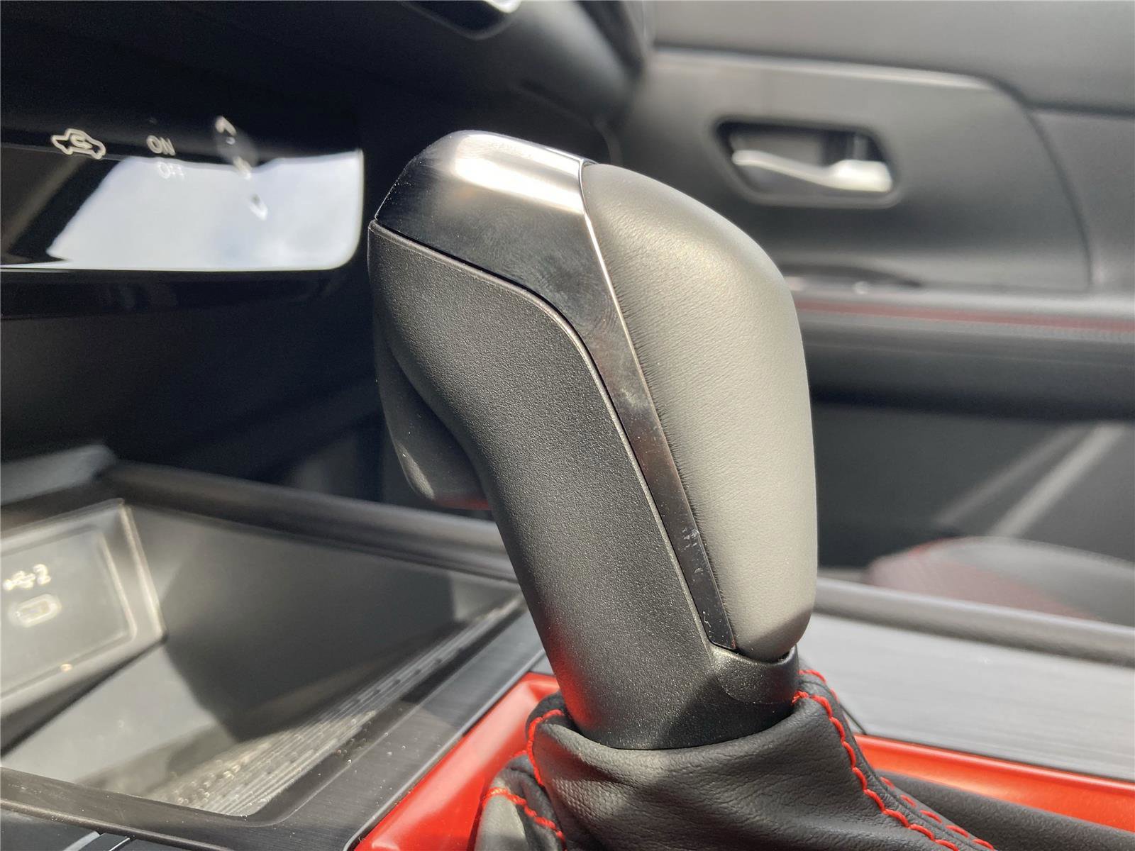 New 2025 Nissan Kicks SR image 18