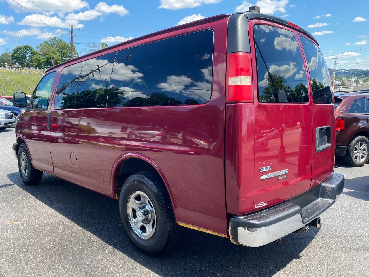 Used 2008 Chevrolet Express 1500 Passenger w/ LT Preferred Equipment Group RWD image 5