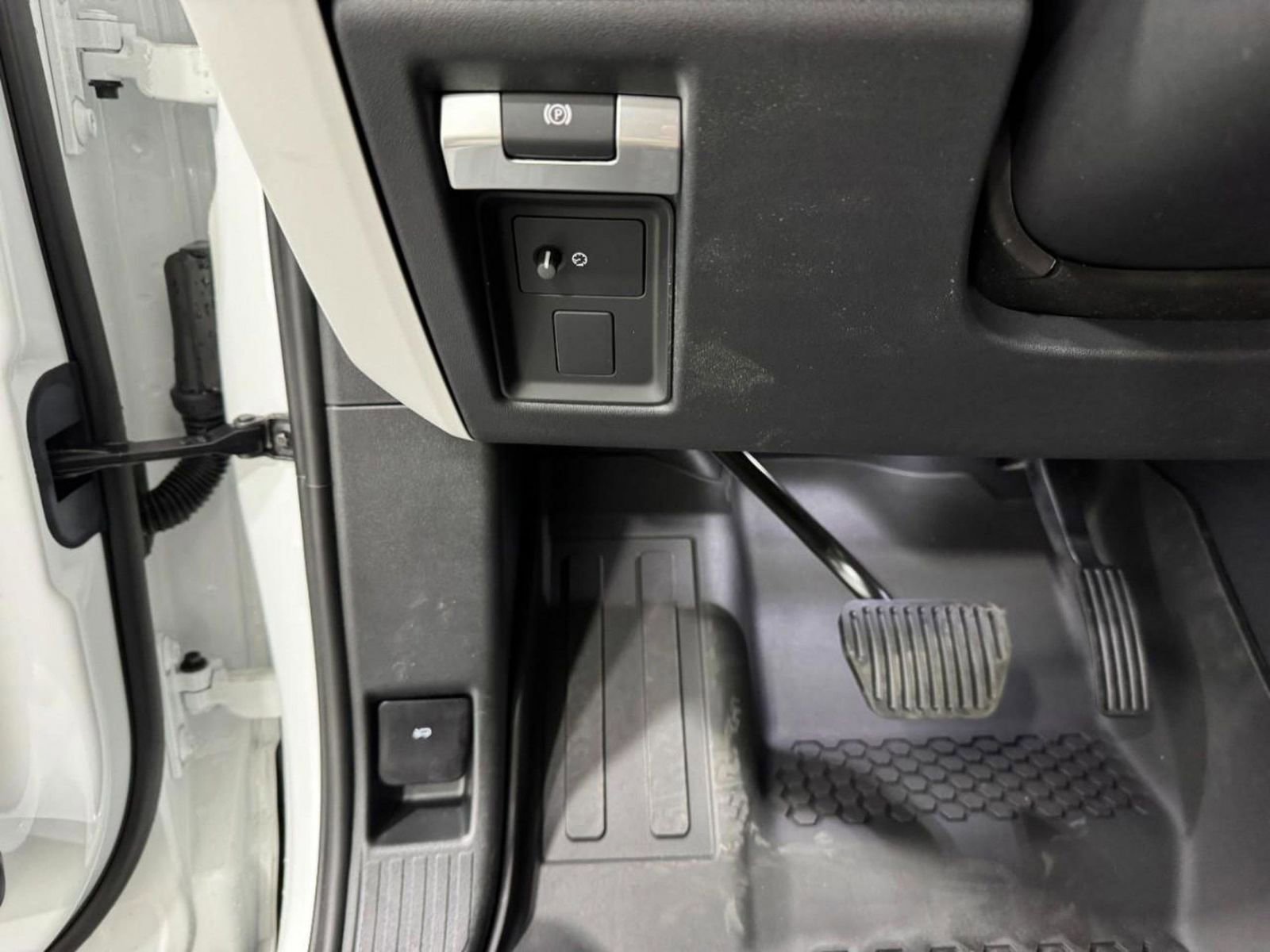 New 2026 Land Rover Defender 110 S image 29