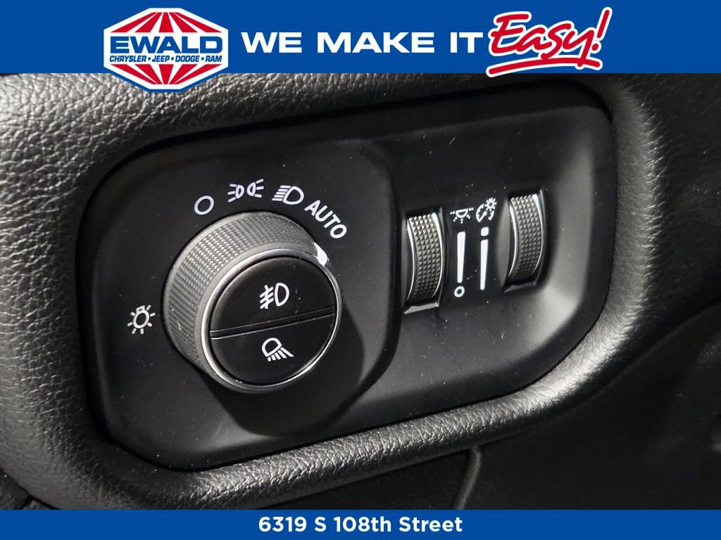 New 2026 RAM 1500 4x4 Crew Cab image 13