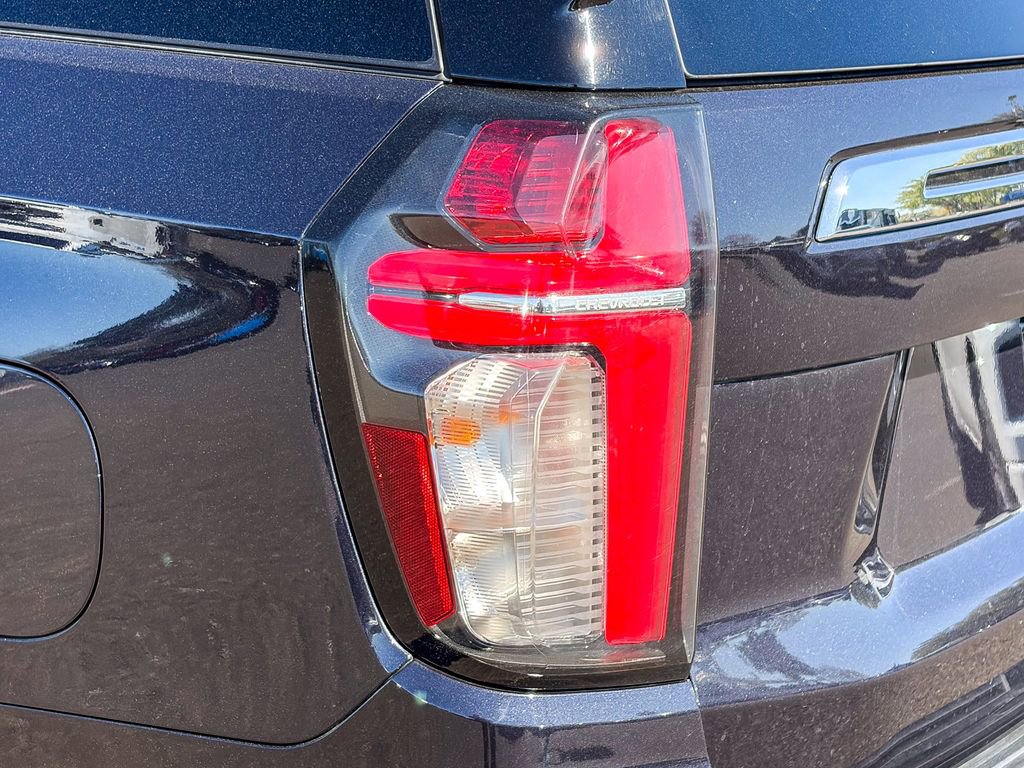 Used 2023 Chevrolet Suburban Premier image 8