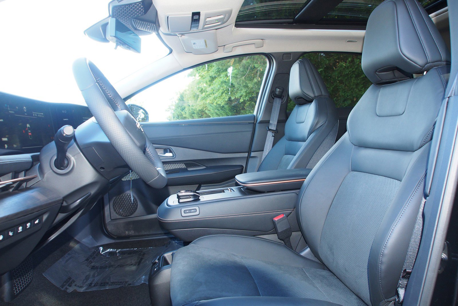 New 2025 Nissan Ariya EVOLVE+ image 16