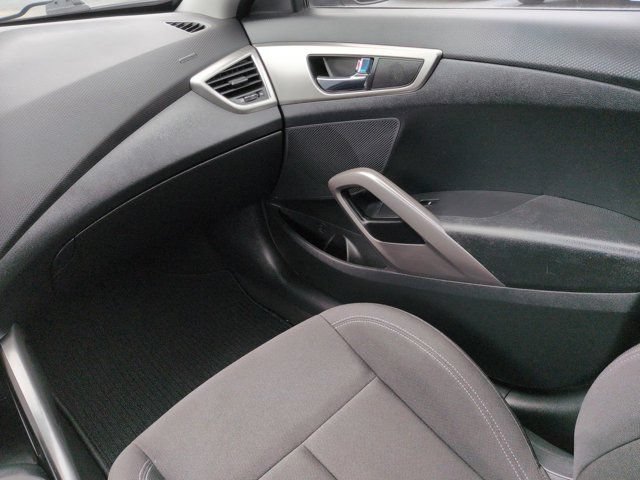Used 2017 Hyundai Veloster FWD image 17