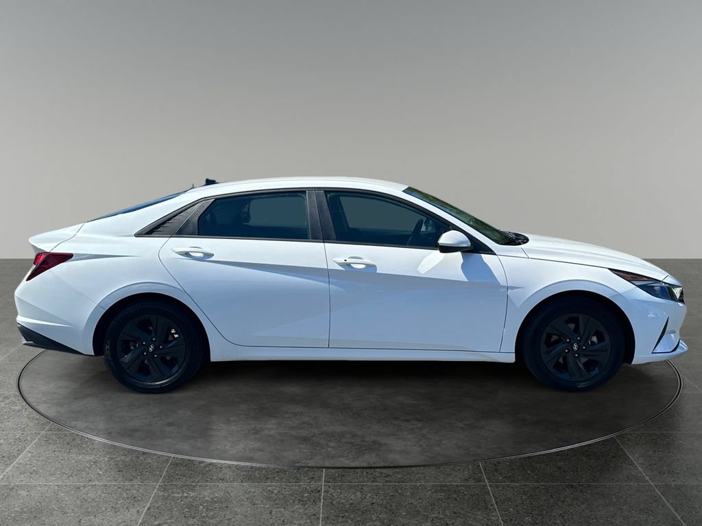 Used 2022 Hyundai Elantra SEL w/ Cargo Package FWD image 11