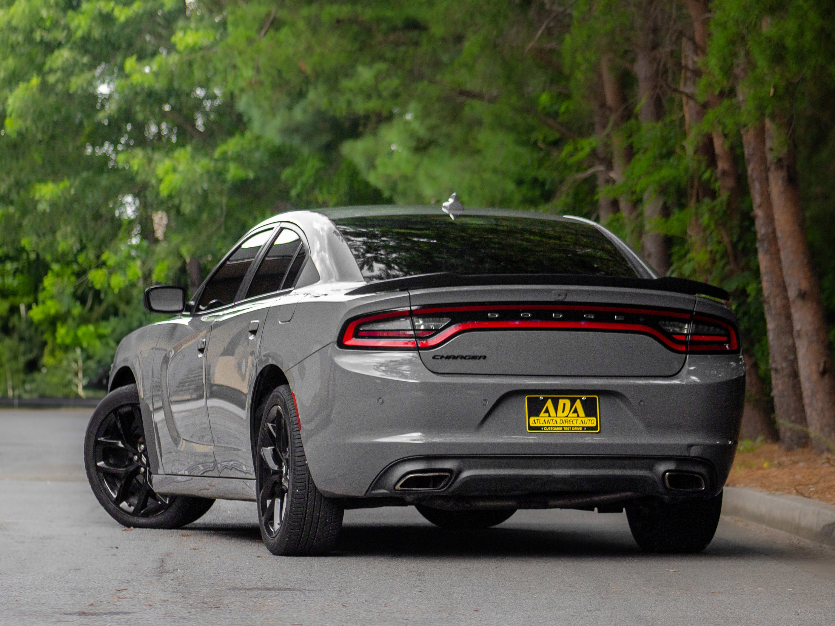 Used 2019 Dodge Charger SXT image 3