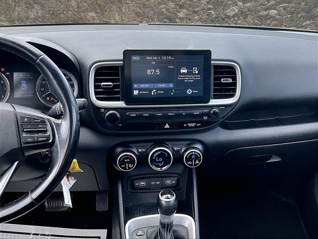 Used 2022 Hyundai Venue SEL image 5