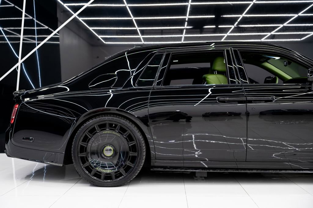 Used 2023 Rolls-Royce Phantom Sedan w/ The Phantom Package RWD image 18