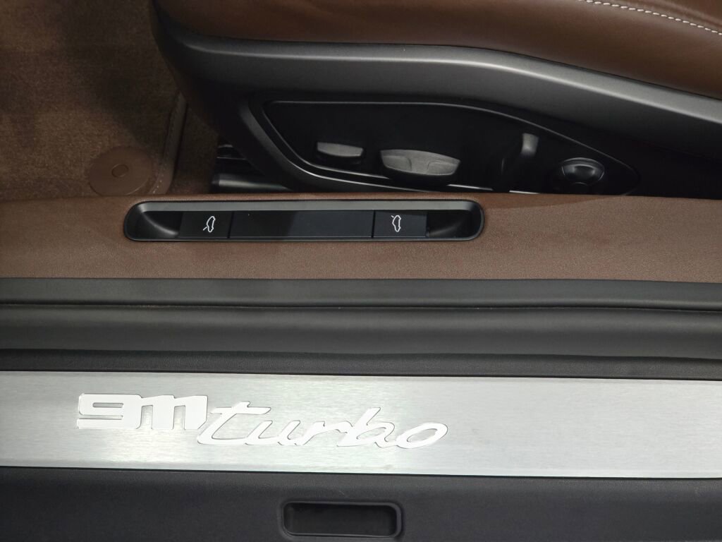 Certified 2022 Porsche 911 Turbo image 36