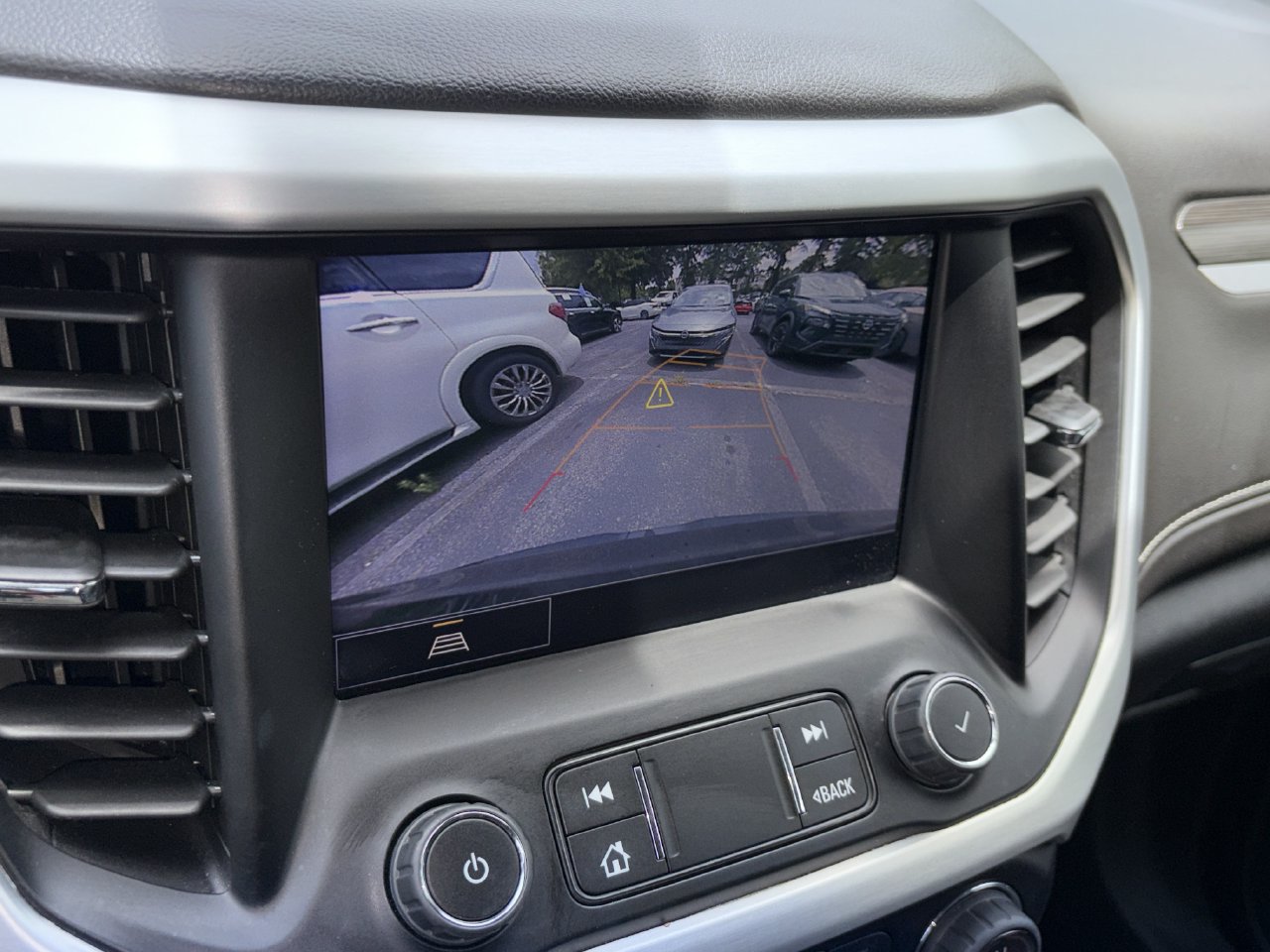 Used 2023 GMC Acadia SLT FWD image 4