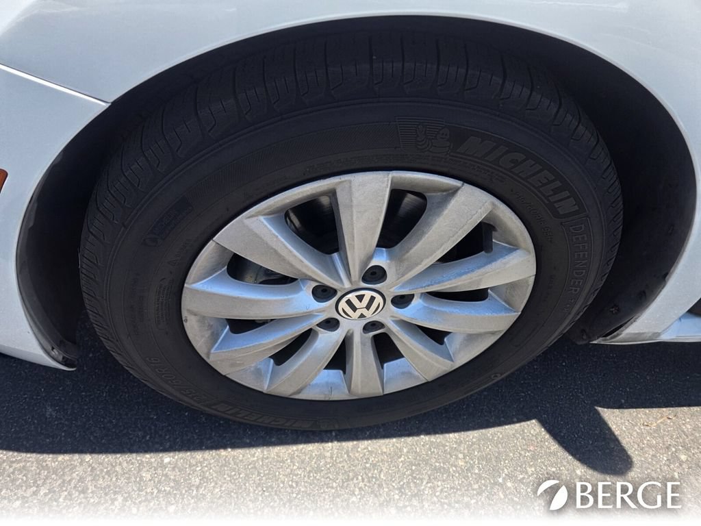 Used 2018 Volkswagen Beetle 2.0T S FWD image 11