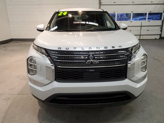 Used 2024 Mitsubishi Outlander ES AWD/4WD image 8