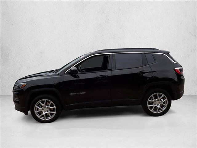Used 2023 Jeep Compass Latitude AWD/4WD image 2