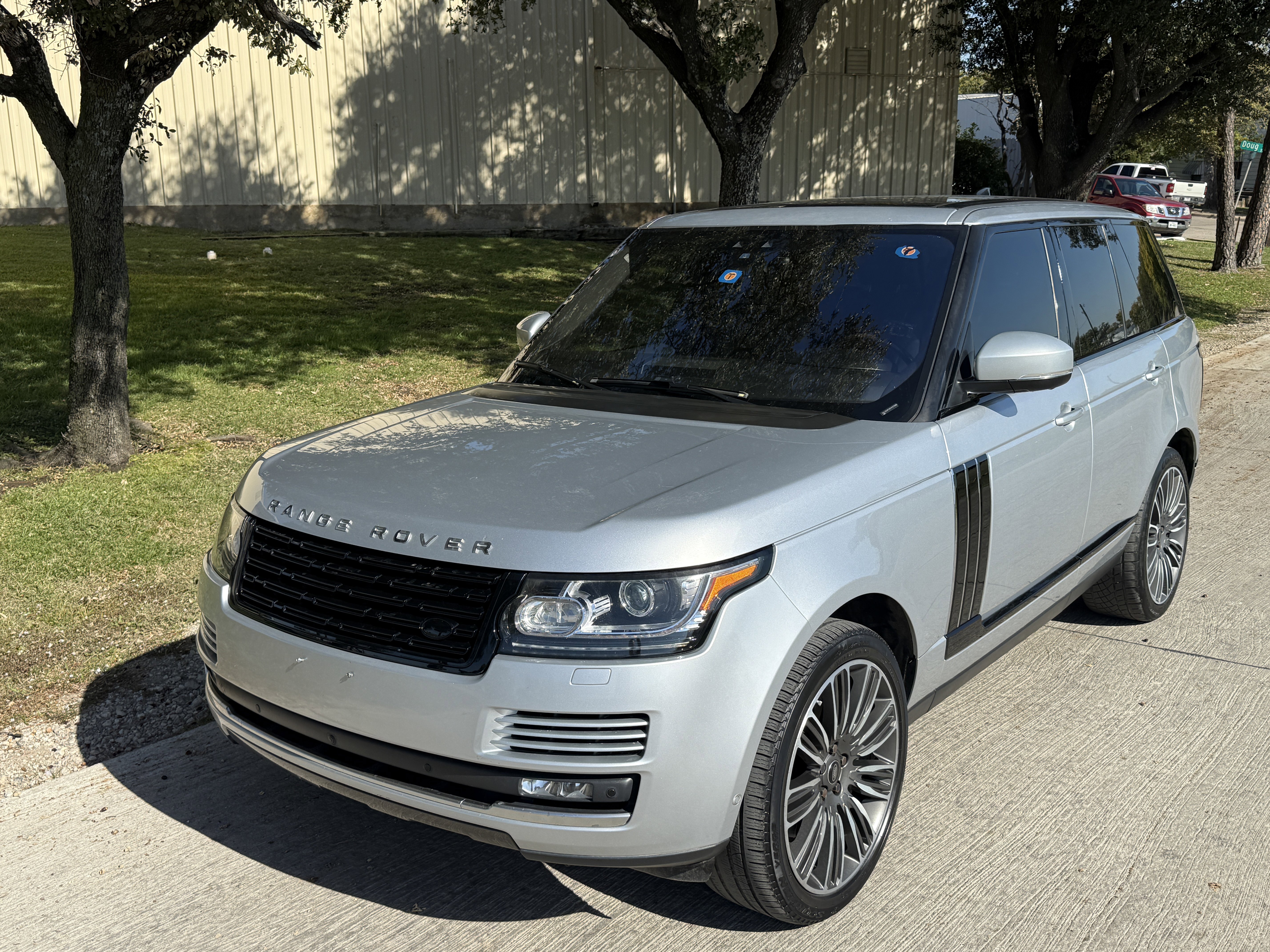 Used 2017 Land Rover Range Rover HSE image 12