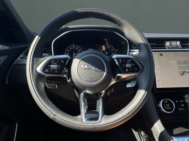 New 2026 Jaguar F-PACE R-Dynamic S image 31