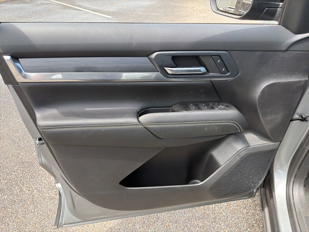 Used 2025 GMC Terrain Elevation image 17