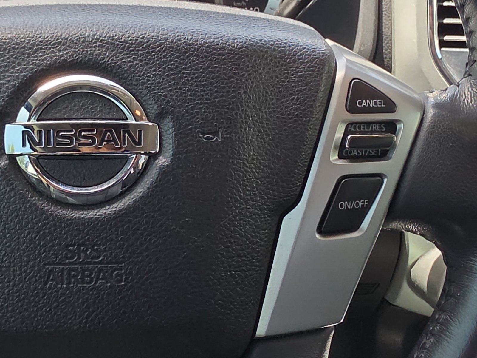 Used 2016 Nissan Titan SL AWD/4WD image 14