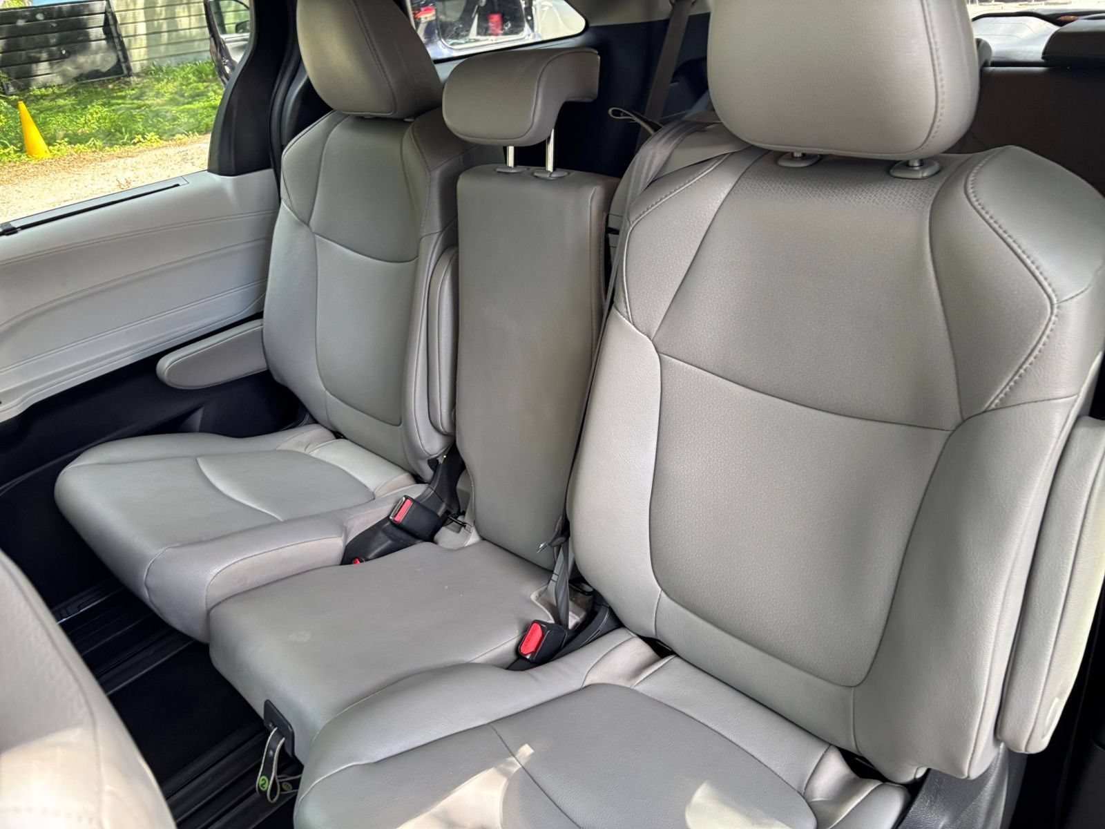 Used 2025 Toyota Sienna XLE FWD image 41