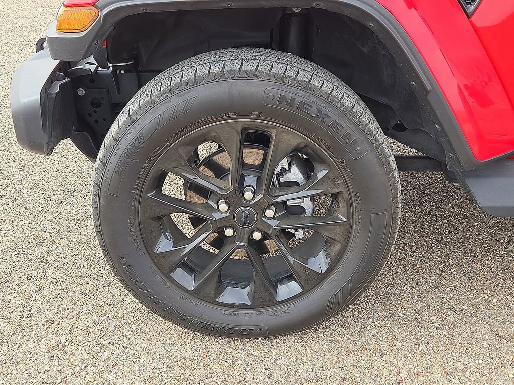 Used 2025 Jeep Wrangler Sahara 4xe image 10