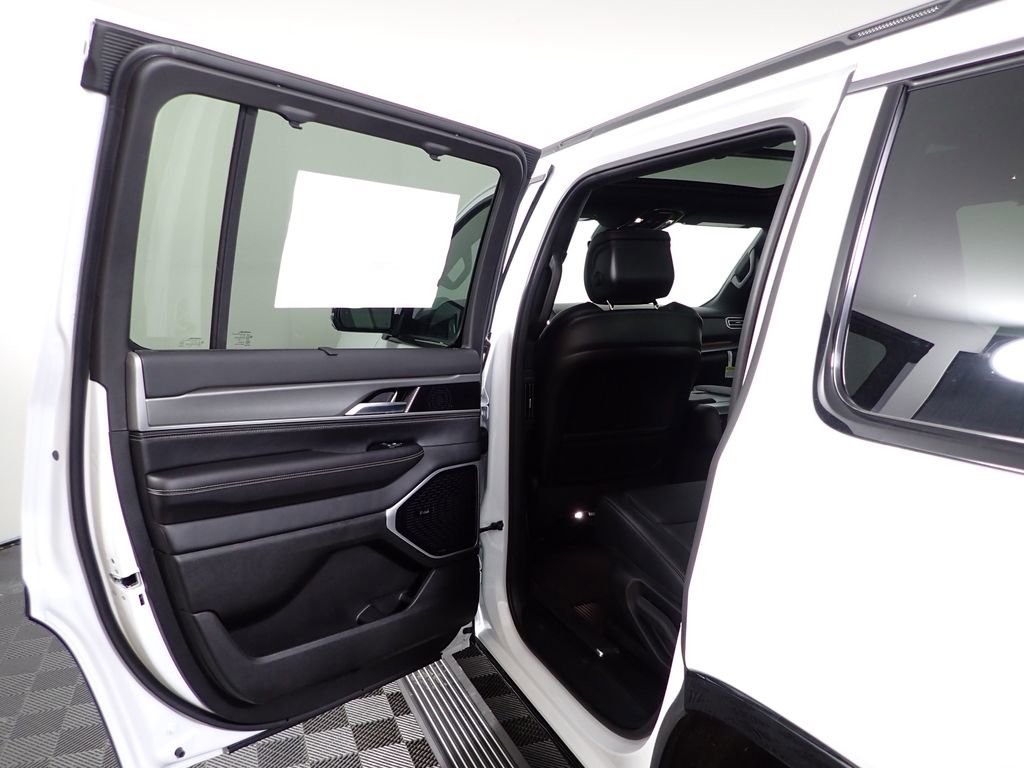 New 2026 Jeep Grand Wagoneer Limited AWD/4WD image 38