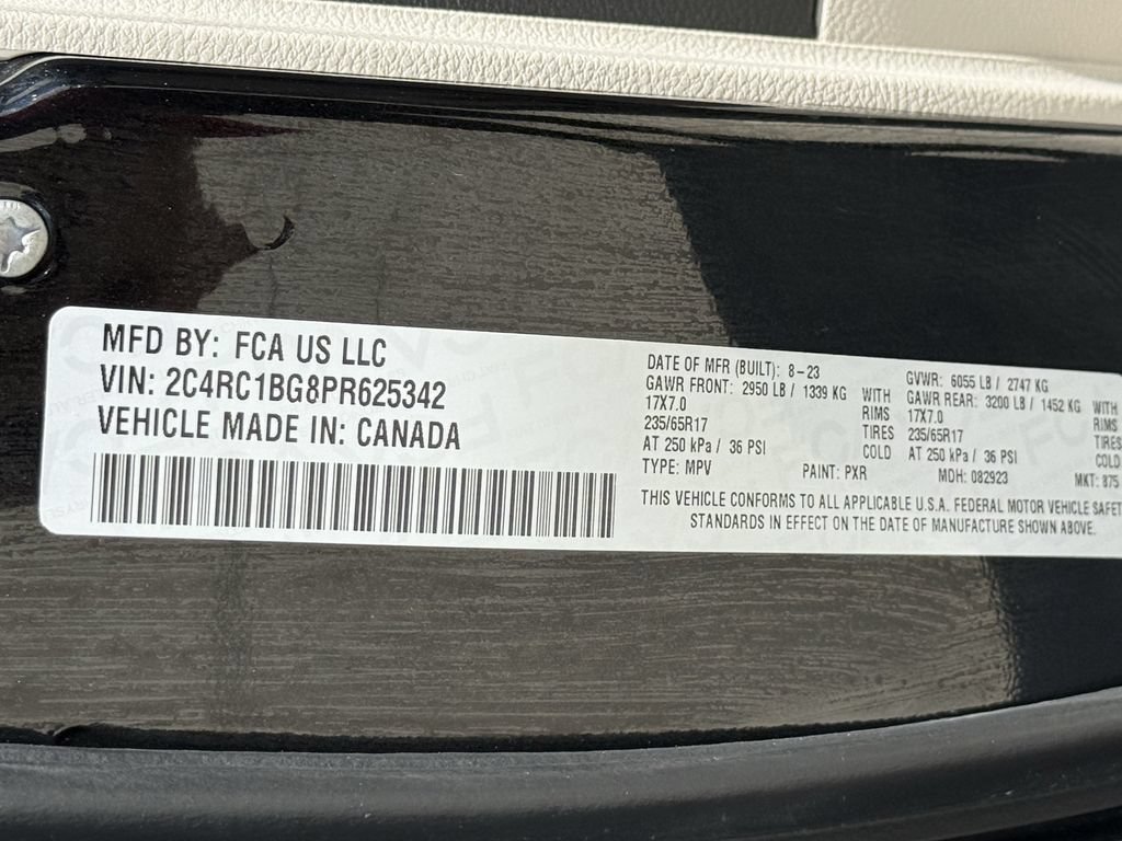 Used 2023 Chrysler Pacifica Touring-L FWD image 31