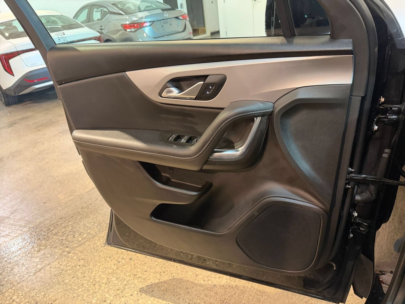 Used 2025 Chevrolet Blazer LT FWD image 18