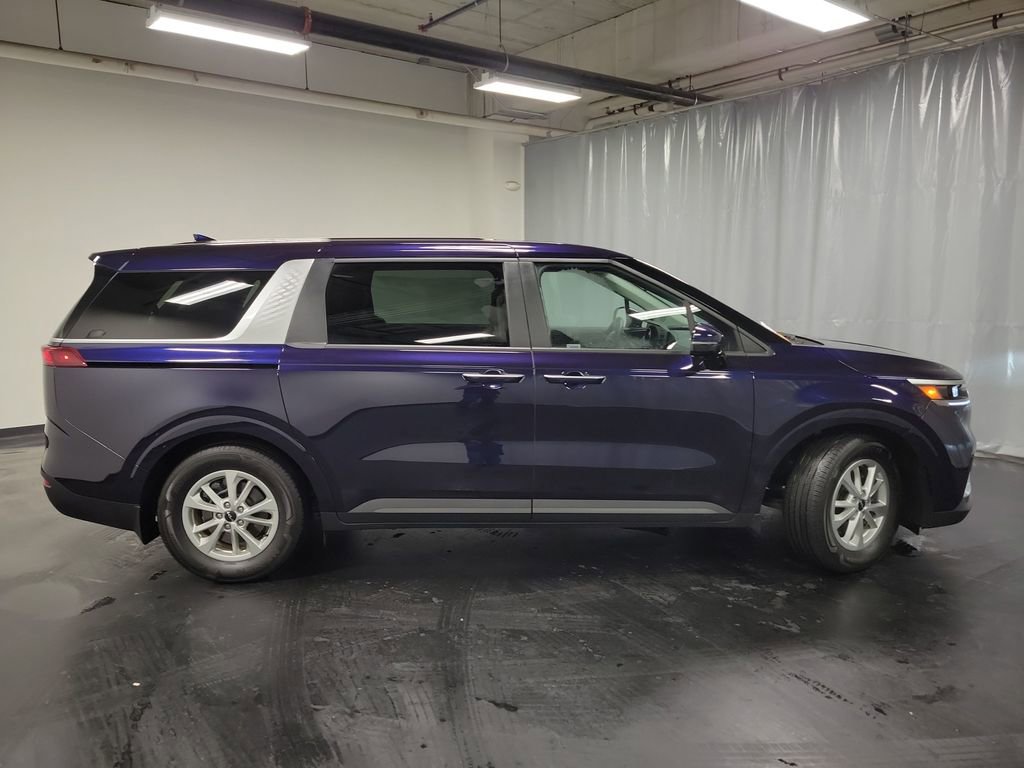 Used 2024 Kia Carnival LX image 9
