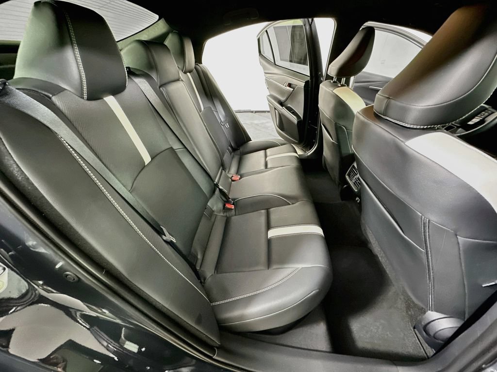 Used 2026 Toyota Camry SE FWD image 33