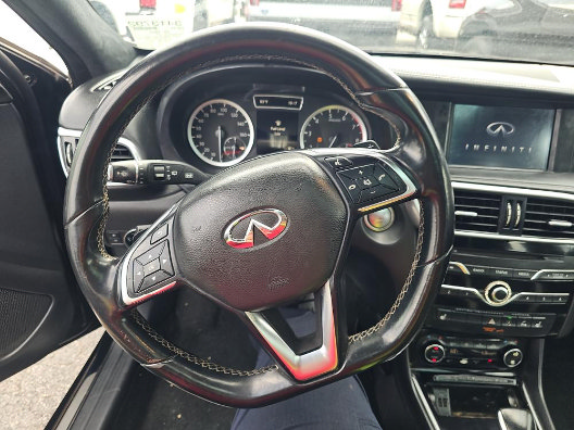 Used 2018 INFINITI QX30 Sport w/ Sport Leather Package FWD image 4
