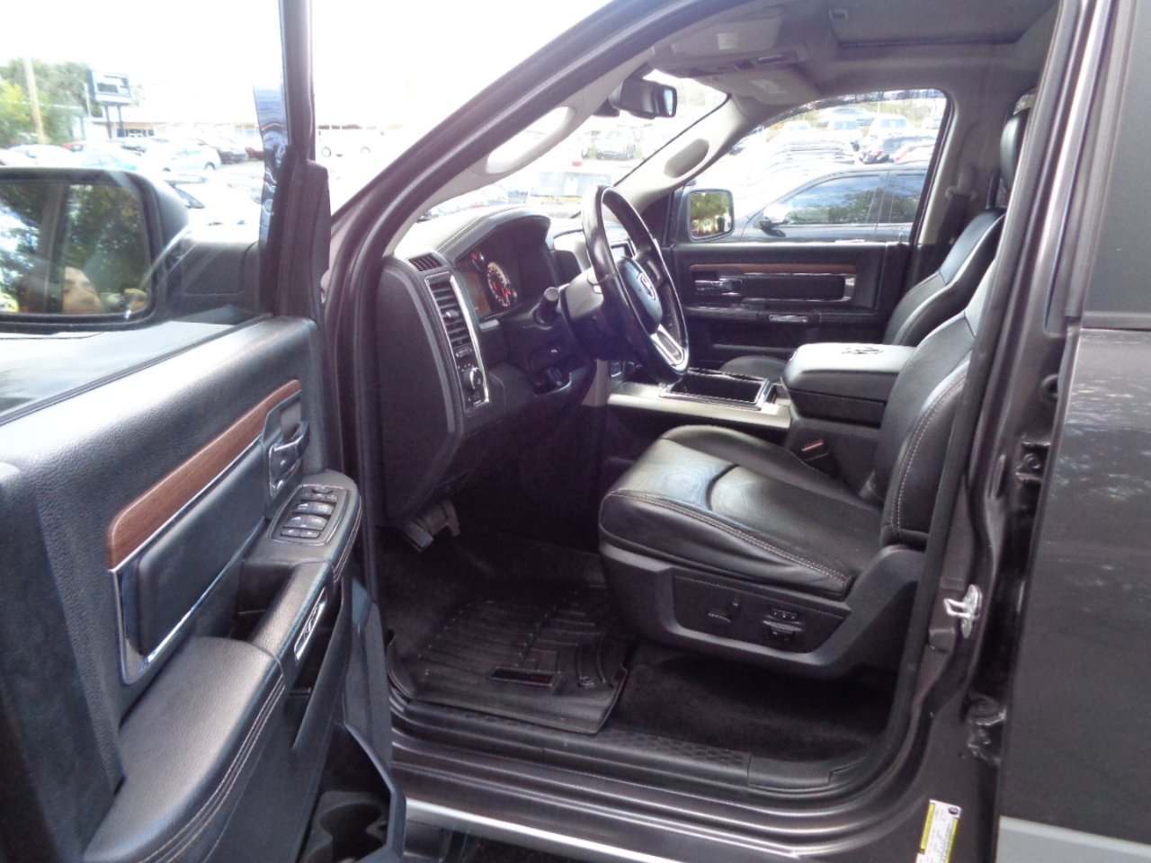Used 2014 RAM 1500 Laramie w/ Convenience Group image 17