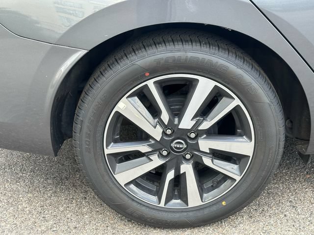 Used 2025 Nissan Versa SV FWD image 13