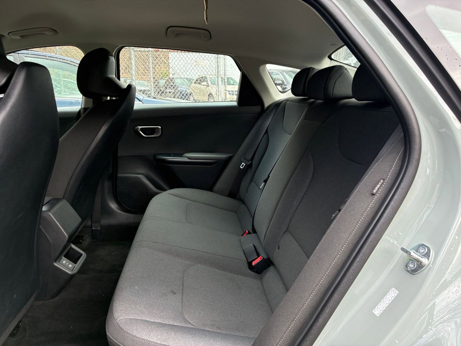 Used 2025 Kia K4 LXS image 37